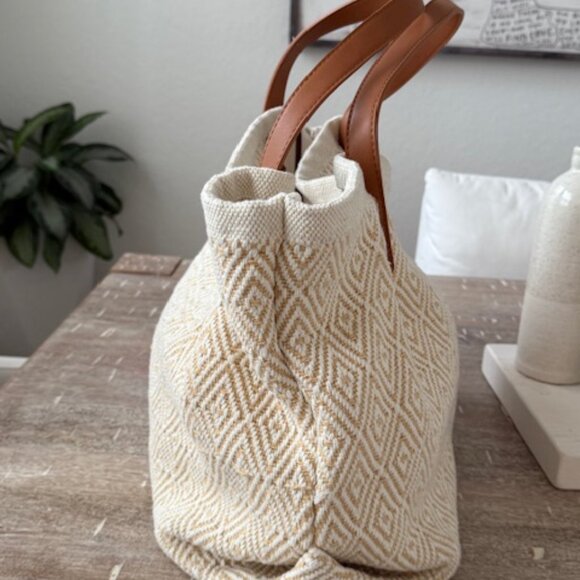 Jen & Co Diamond Woven Tote - EUC - Picture 5 of 12